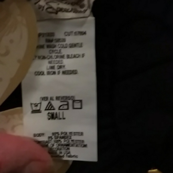 Gorgeous top - Picture 4 of 5